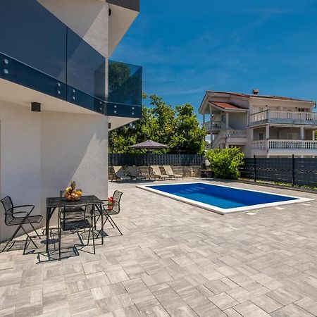Apartments Villa "Aurea" With Pool クルク エクステリア 写真