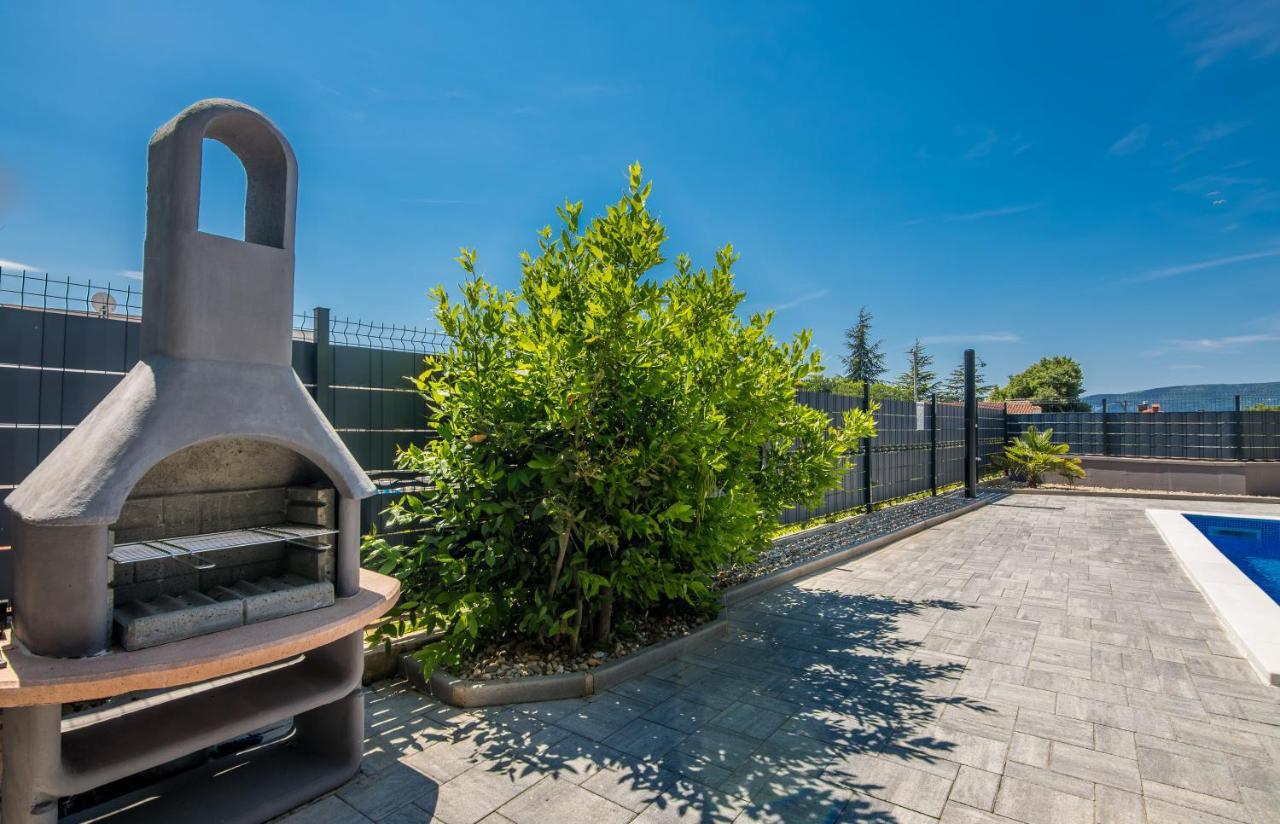 Apartments Villa "Aurea" With Pool クルク エクステリア 写真