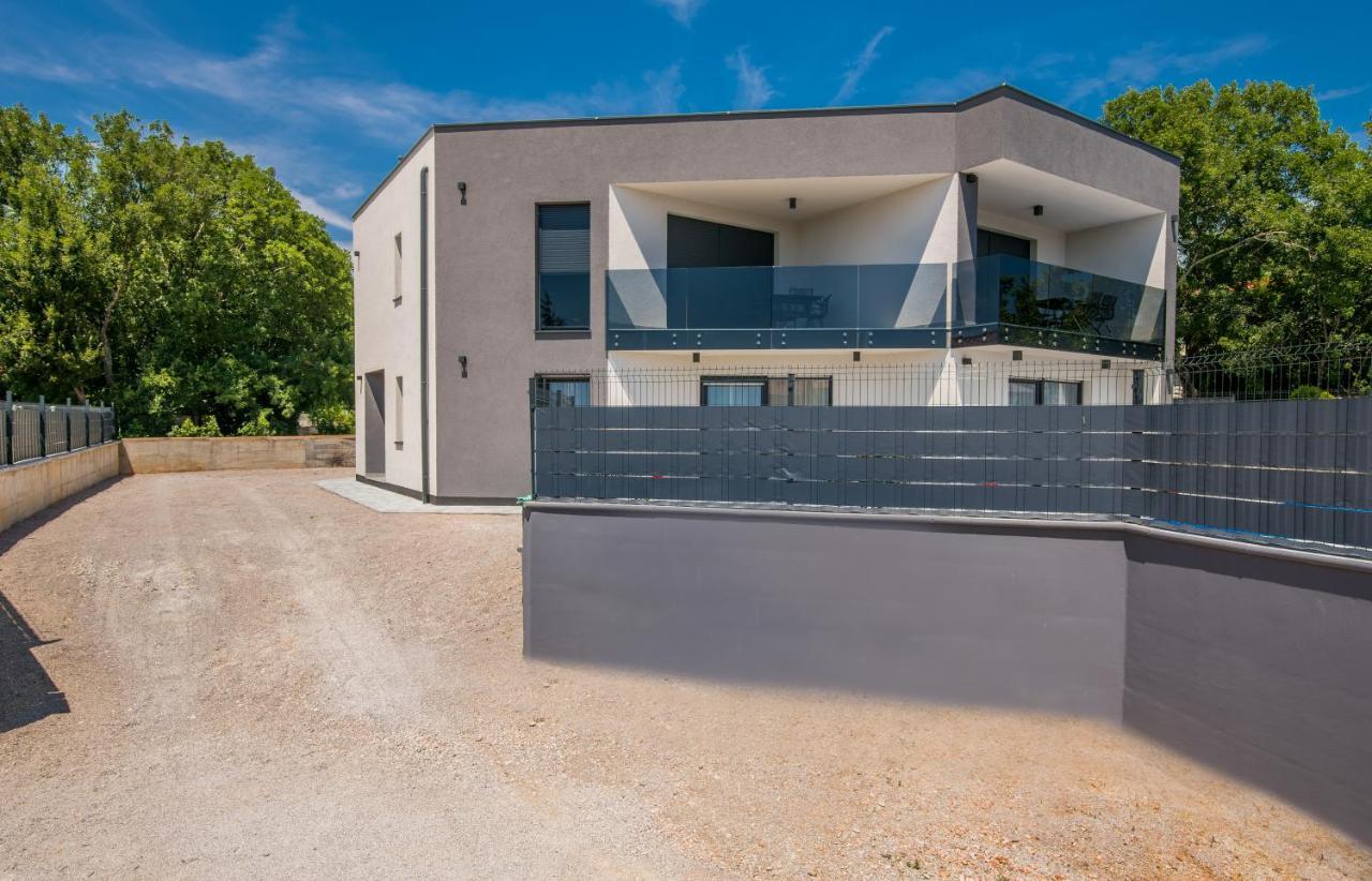Apartments Villa "Aurea" With Pool クルク エクステリア 写真