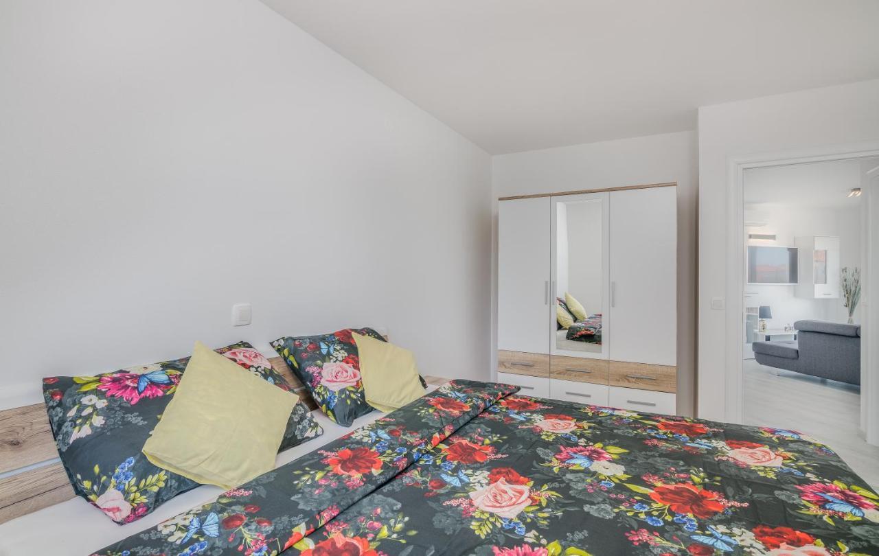 Apartments Villa "Aurea" With Pool クルク エクステリア 写真