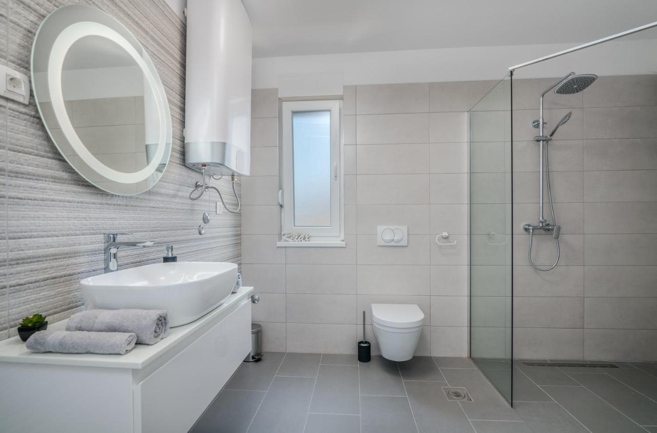 Apartments Villa "Aurea" With Pool クルク エクステリア 写真