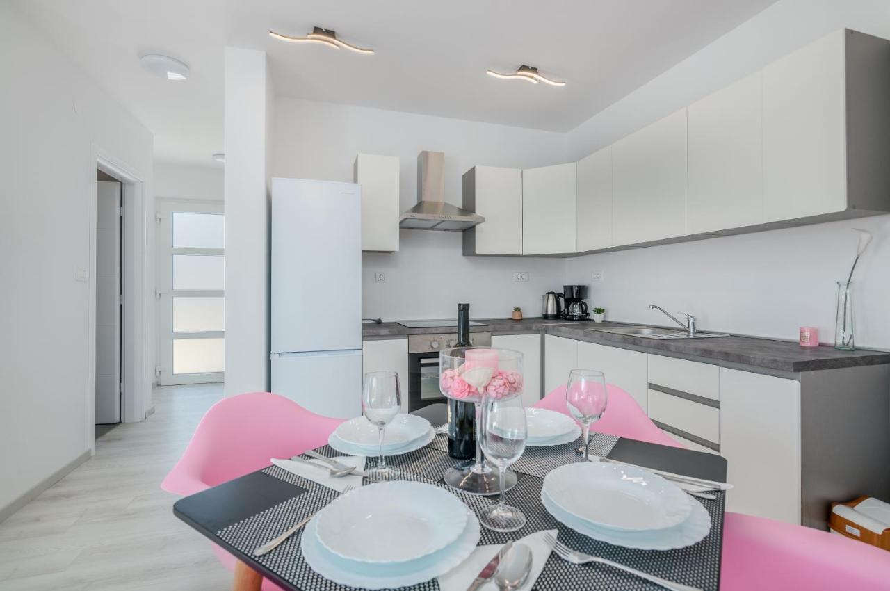 Apartments Villa "Aurea" With Pool クルク エクステリア 写真