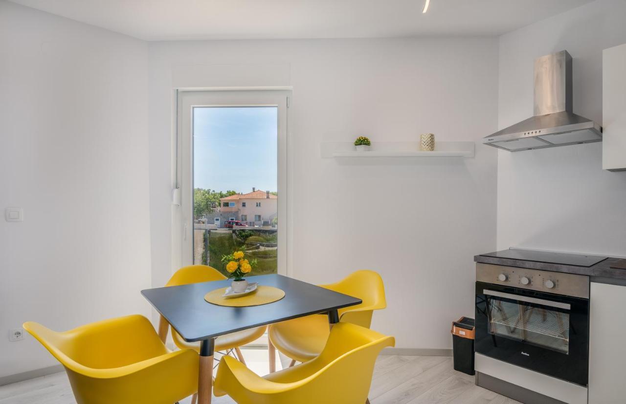 Apartments Villa "Aurea" With Pool クルク エクステリア 写真