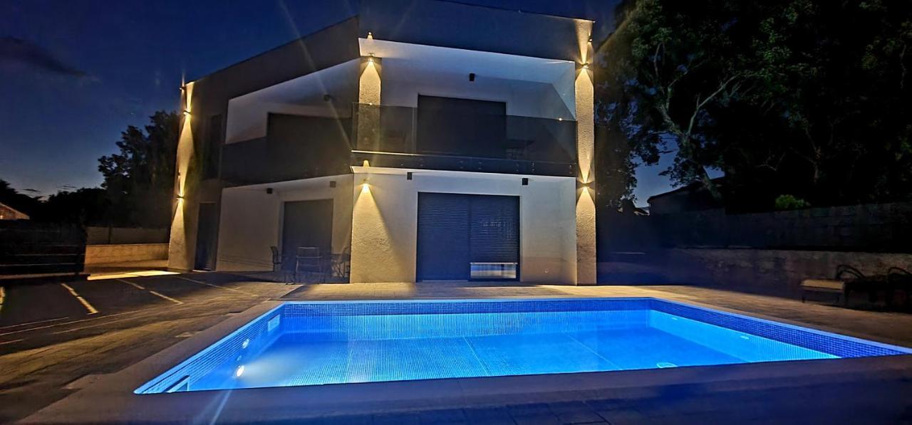 Apartments Villa "Aurea" With Pool クルク エクステリア 写真